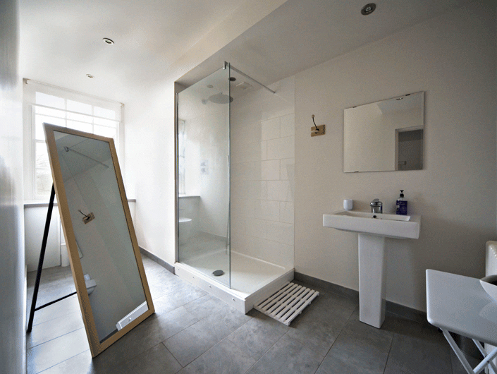 CONTEMPORARY BATHROOMS