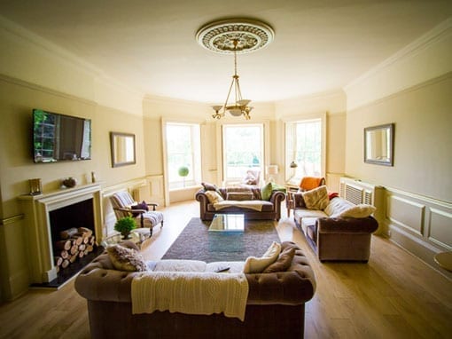 RELAX IN THE LAKEVIEW LOUNGE