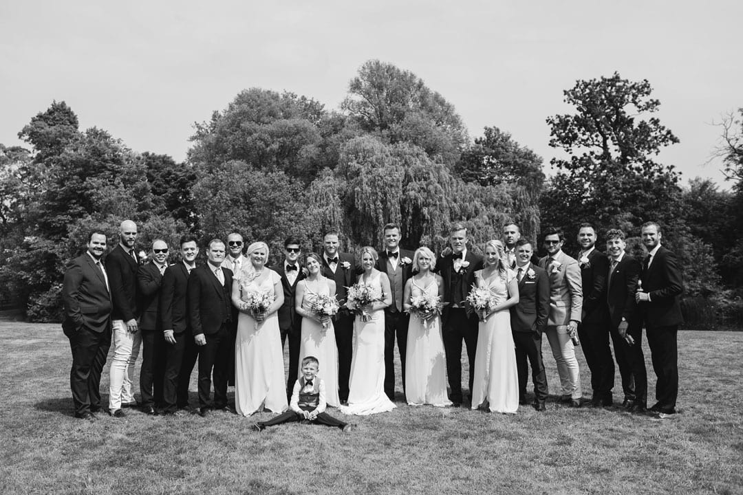 VICTORIA & JOEL – GROUP SHOT