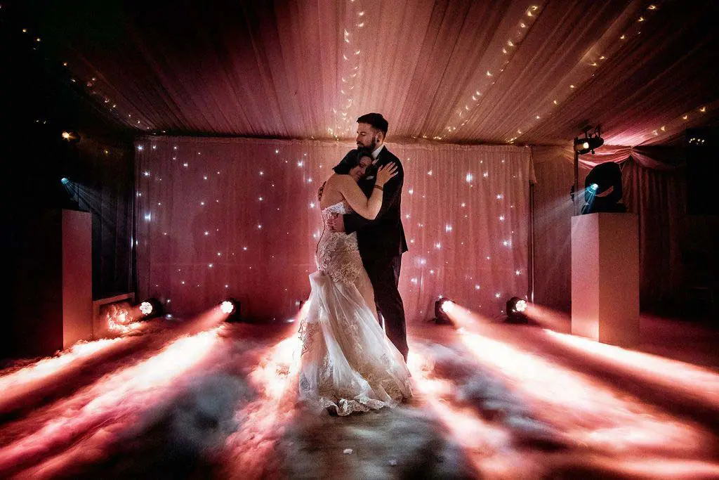 Melissa & Tom Tie The Knot At That Amazing Place Wedding Venue Essex Dance